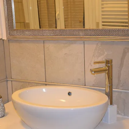 Apartament The White House *